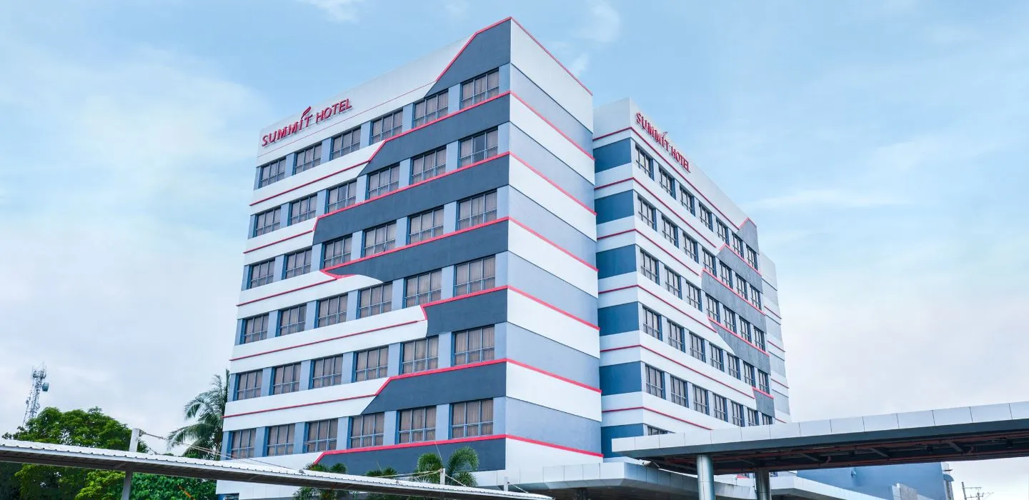 Summit Hotel Tacloban Banner Facade