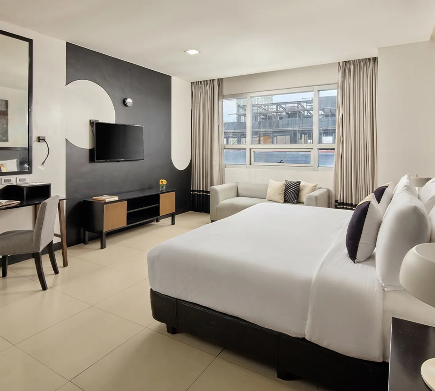Summit Hotel Magnolia Deluxe King