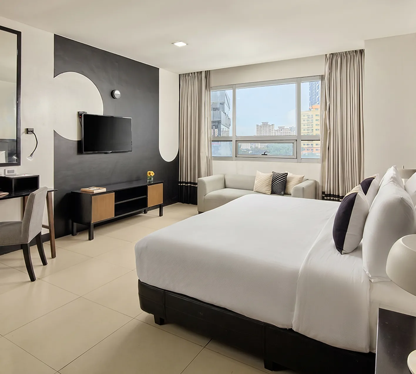 Summit Hotel Magnolia Deluxe King