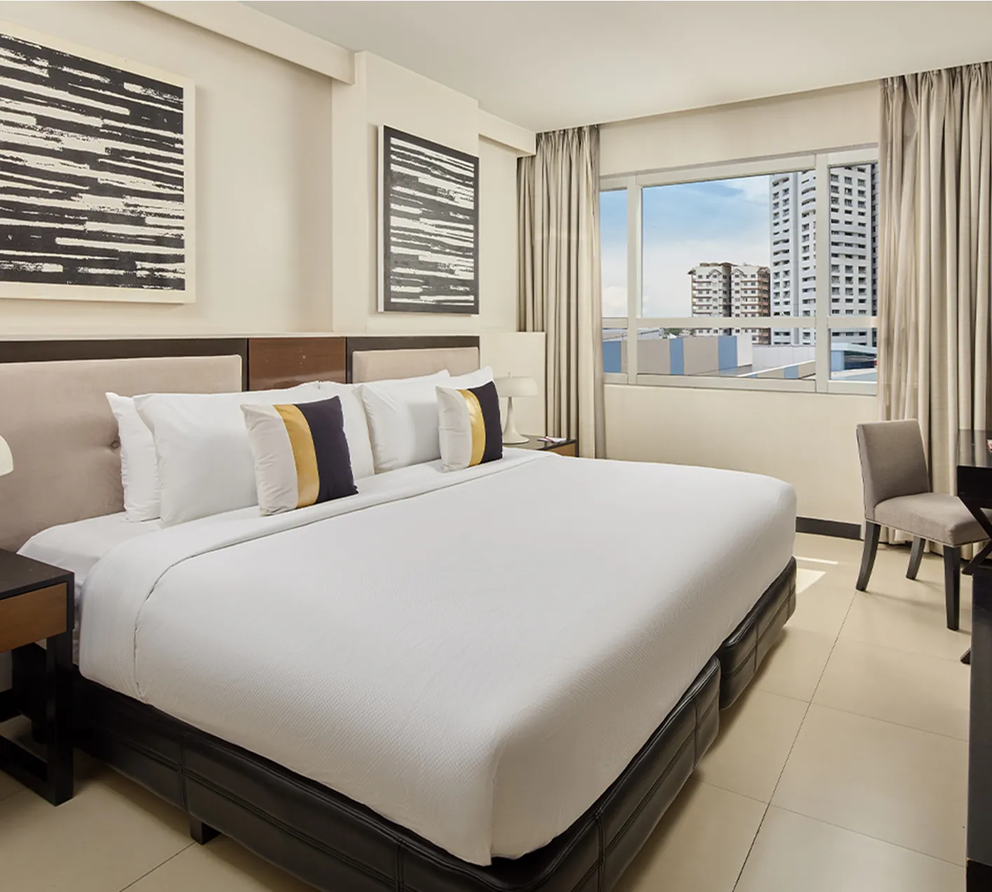 Summit Hotel Magnolia Superior King Room