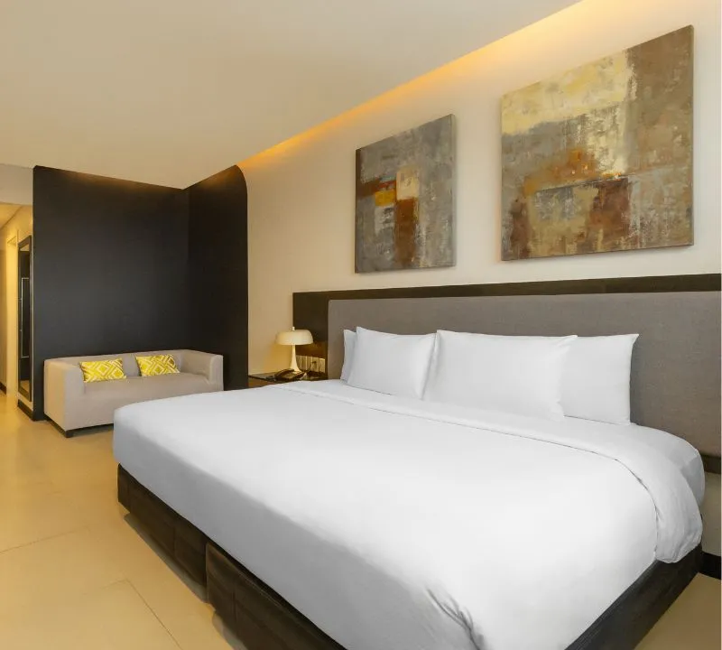 Summit Hotel Magnolia Superior King Room
